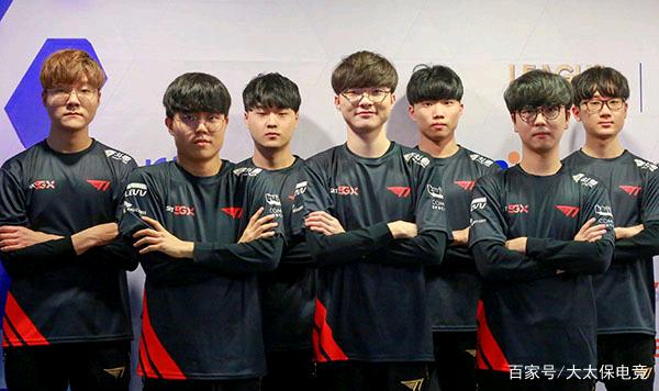 年轻女足球 年轻女足球