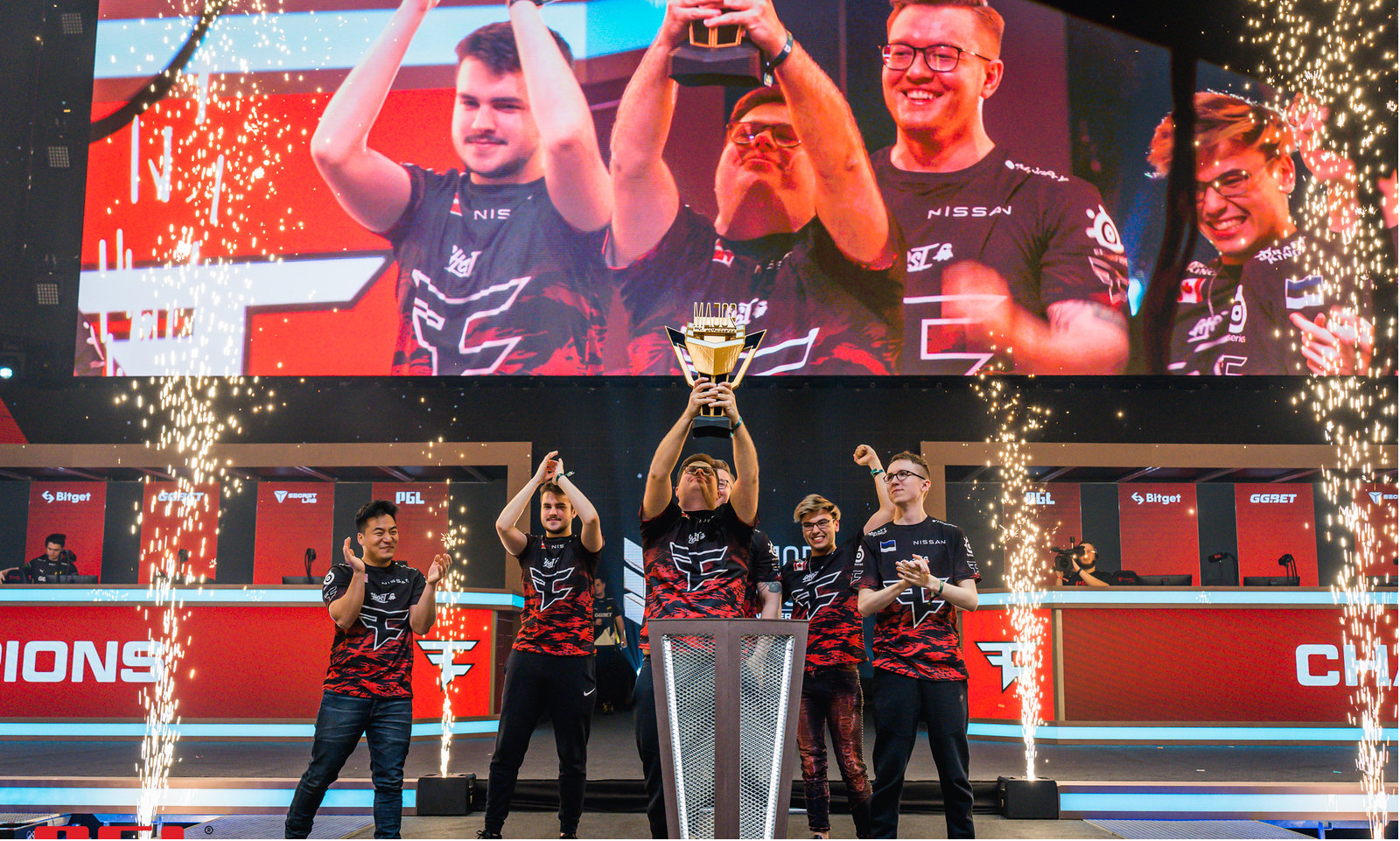 塔克虽然身 塔克虽然身